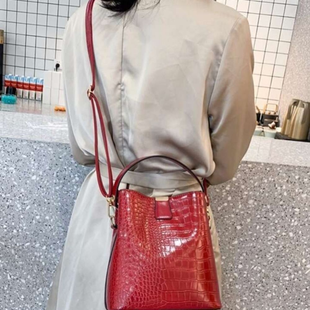 Red Faux Leather Handbags, Crossbody Bag, Purse, Shoulder Bag, Tote - Picture 8 of 10